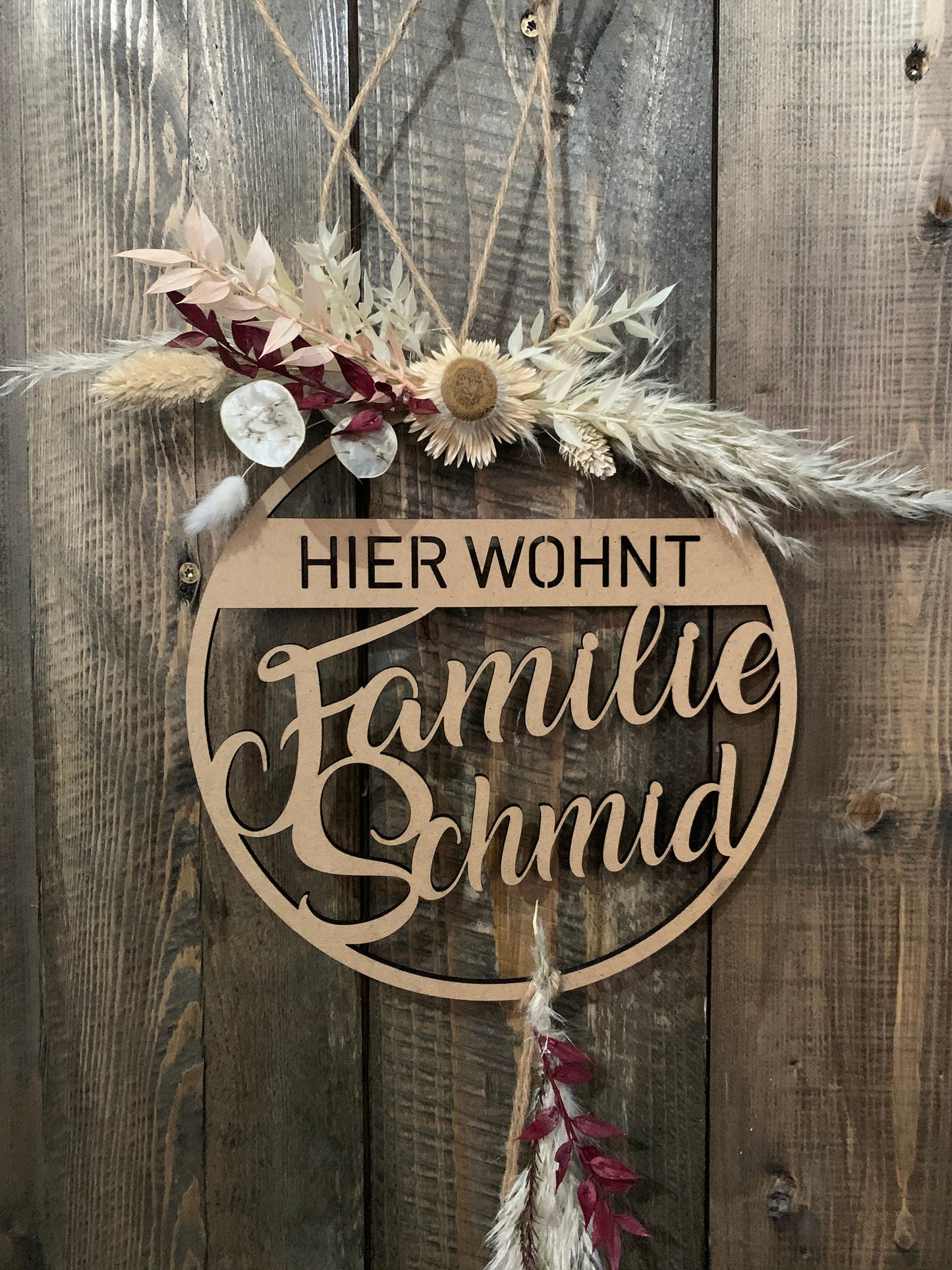 Türkranz, Fensterkranz, Familienschild, Türschild, Holzschild rund, personalisiert mit Trockenblumen dekoriert, Frühling