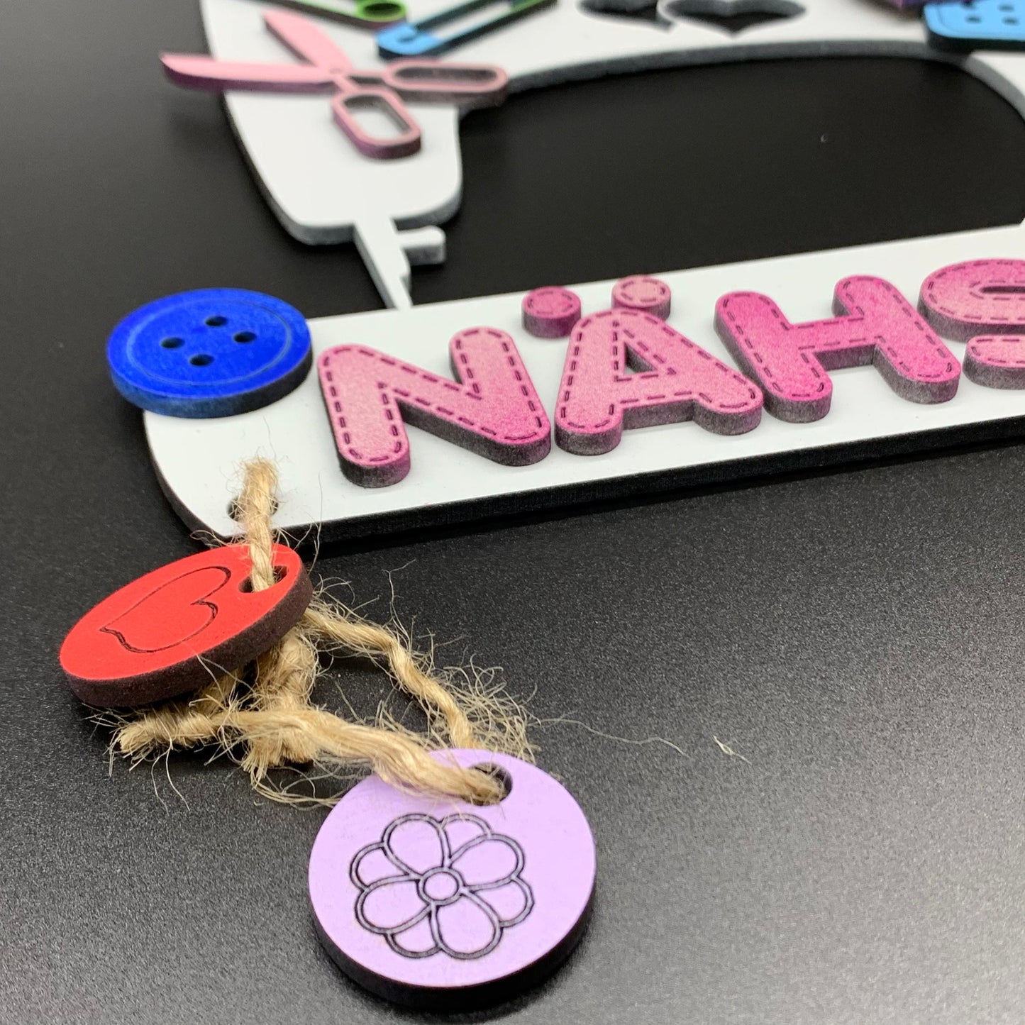 Nähschild | Nähstube Schild | Nähmaschine | Namensschild | Türschild für Nähbegeisterte aus MDF | Muttertag | Geburtstagsgeschenk