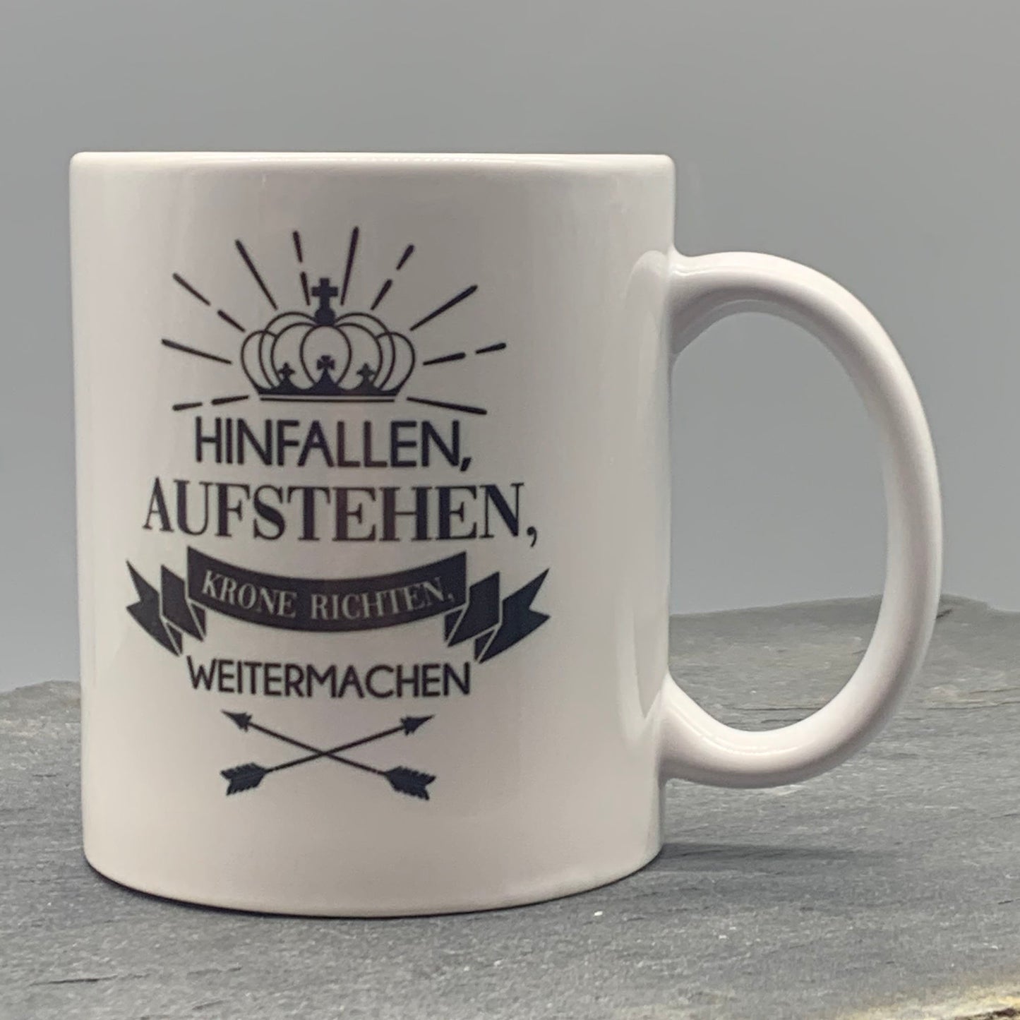 Tasse mit Spruch "Hinfallen, Aufstehen, Krone richten weitermachen" Kaffeetasse