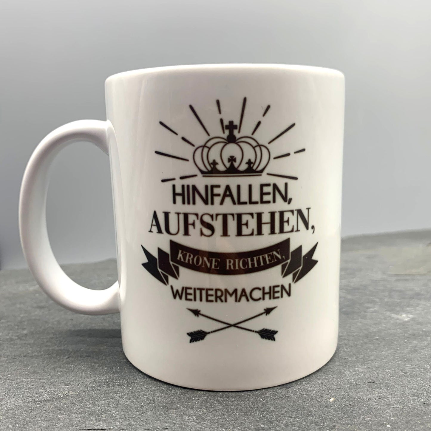 Tasse mit Spruch "Hinfallen, Aufstehen, Krone richten weitermachen" Kaffeetasse