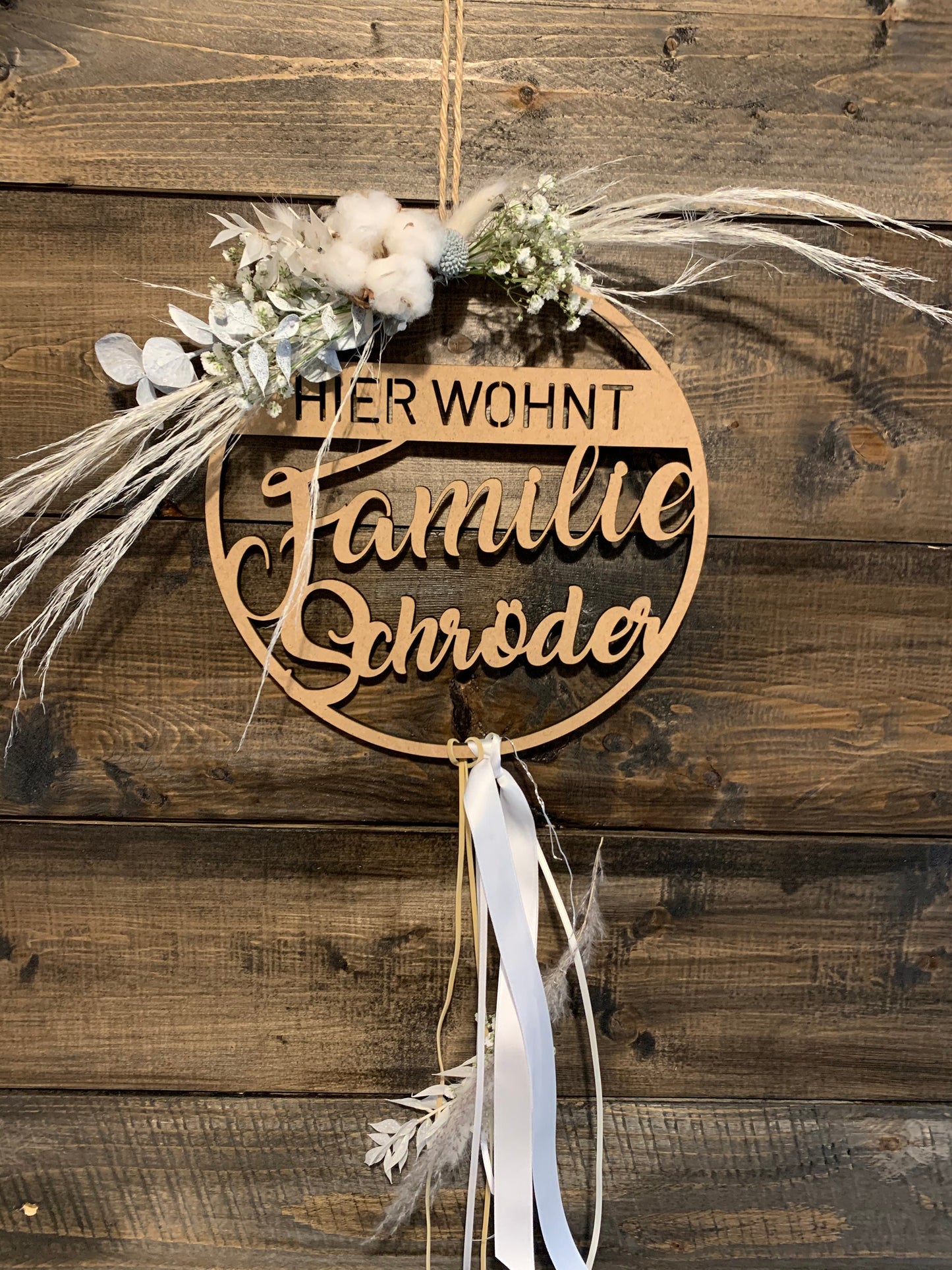 Türkranz, Fensterkranz, Familienschild, Türschild, Holzschild rund, personalisiert mit Trockenblumen dekoriert, Frühling