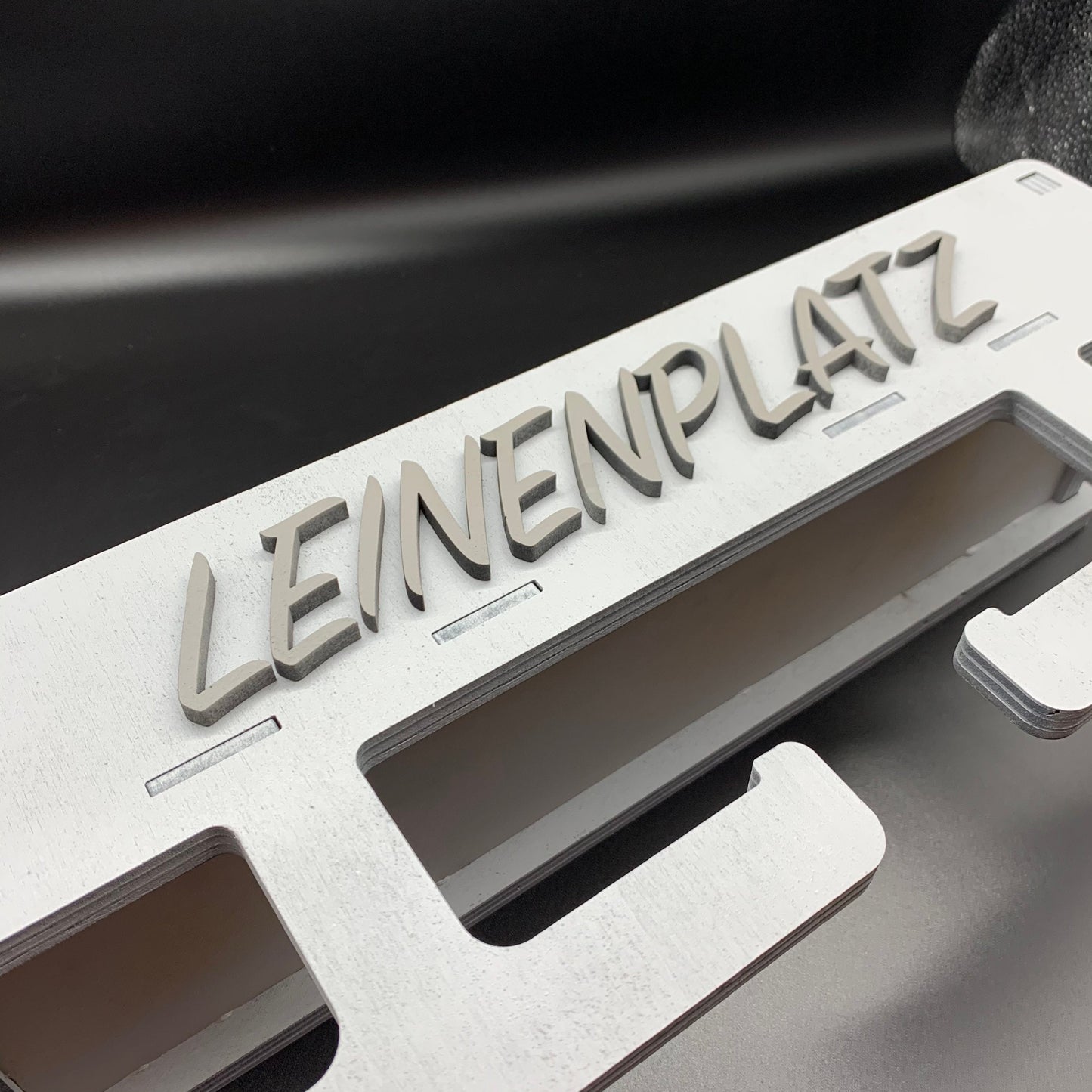 Leinenplatz mit Hundepopo, Hundegarderobe personalisiert, Leinengarderobe, Leinenparkplatz, Leinenhalter, Hundeleine, Leine aufhängen