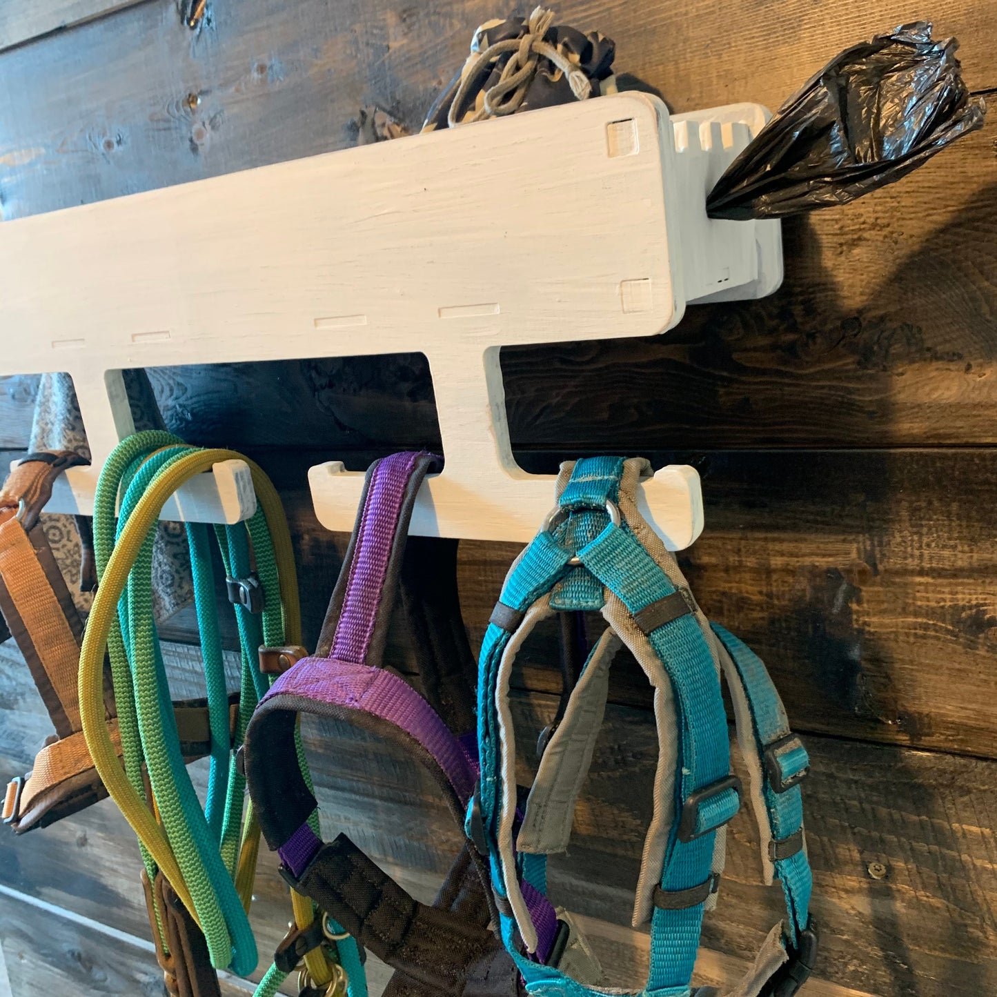 Leinenplatz, Hundegarderobe personalisiert, Leinengarderobe, Leinenparkplatz, Leinenhalter, Hundeleine, Leine aufhängen