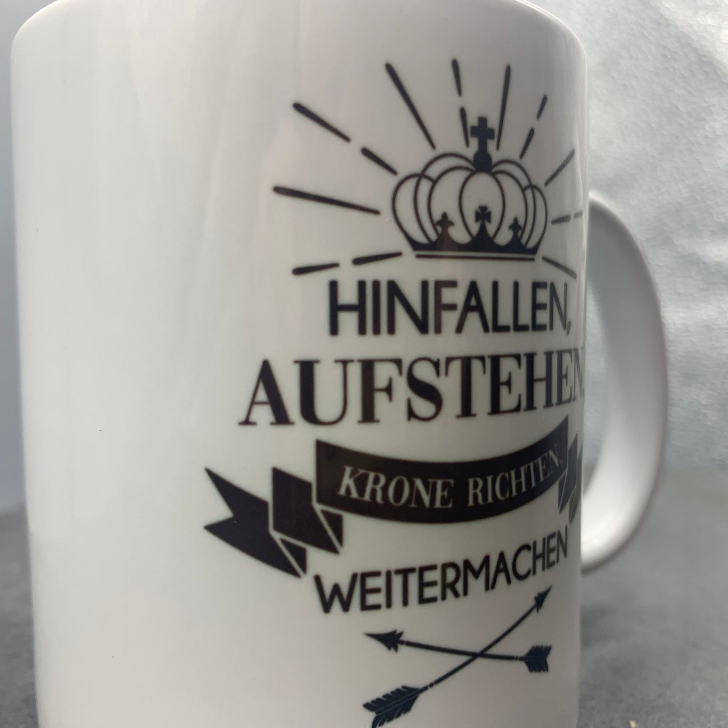 Tasse mit Spruch "Hinfallen, Aufstehen, Krone richten weitermachen" Kaffeetasse