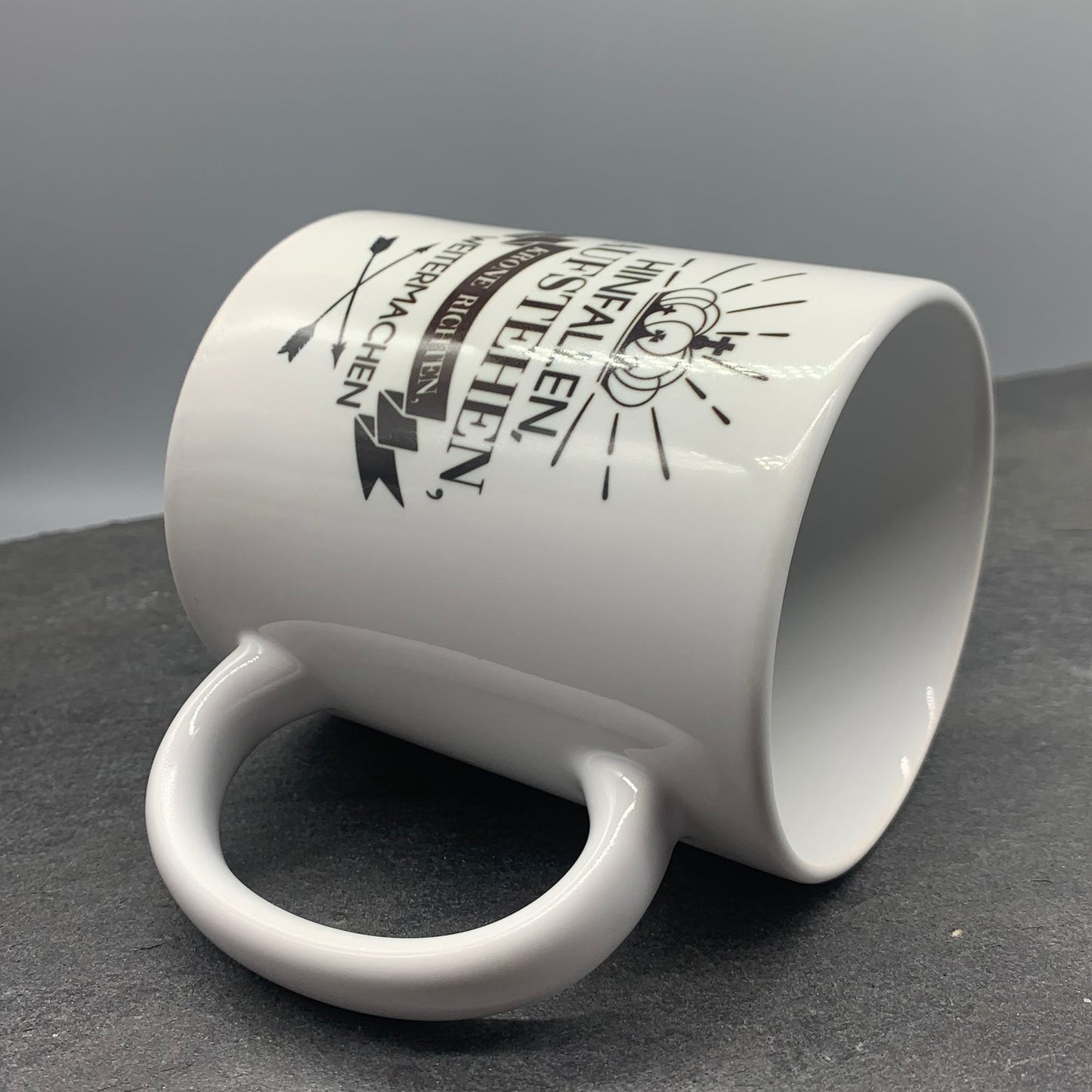Tasse mit Spruch "Hinfallen, Aufstehen, Krone richten weitermachen" Kaffeetasse