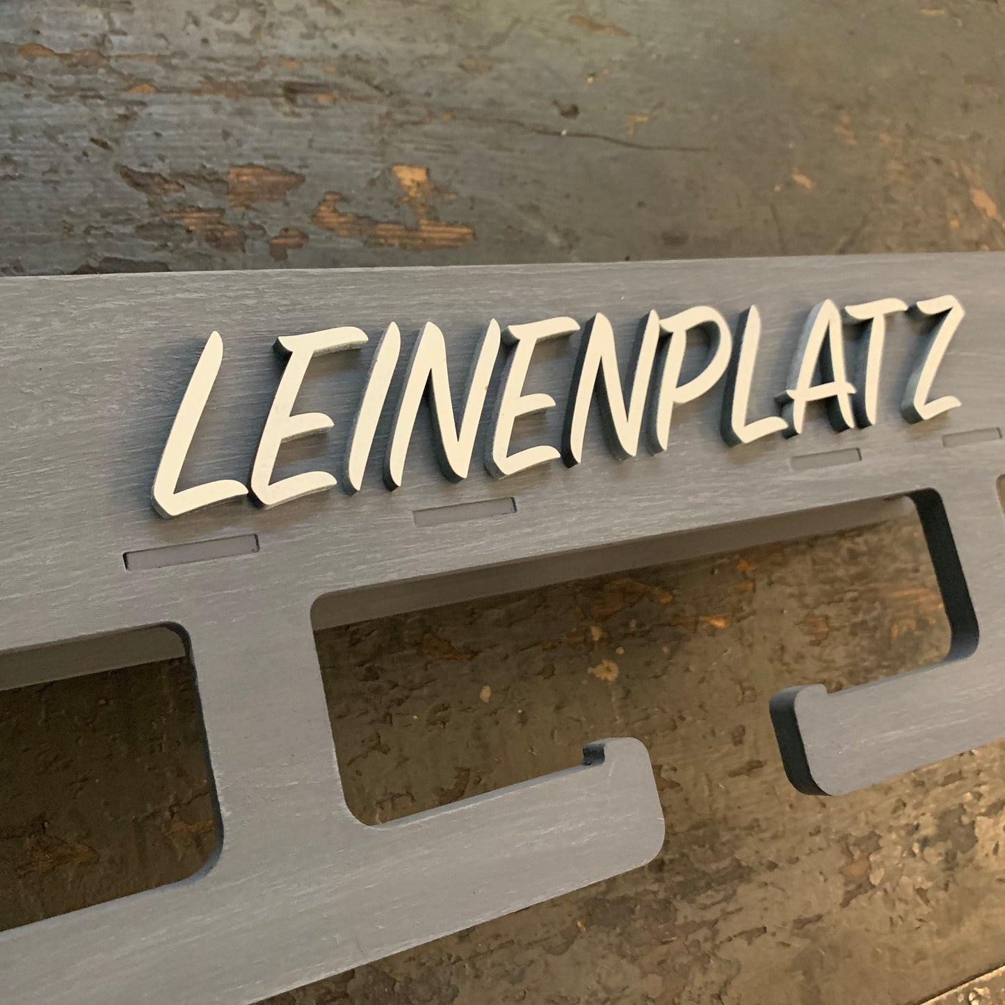 Leinenplatz, Hundegarderobe personalisiert, Leinengarderobe, Leinenparkplatz, Leinenhalter, Hundeleine, Leine aufhängen
