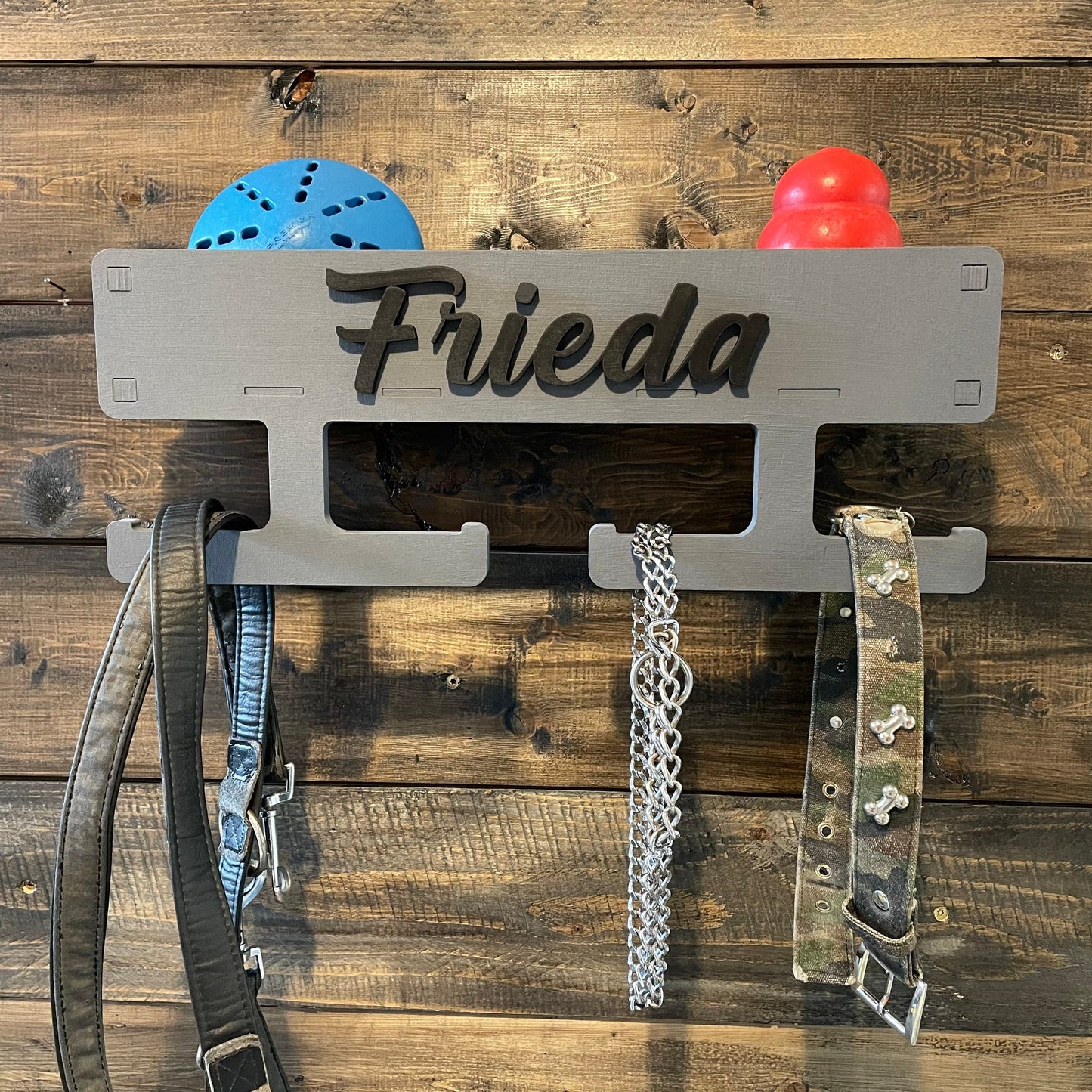 Leinenplatz, Hundegarderobe personalisiert, Leinengarderobe, Leinenparkplatz, Leinenhalter, Hundeleine, Leine aufhängen
