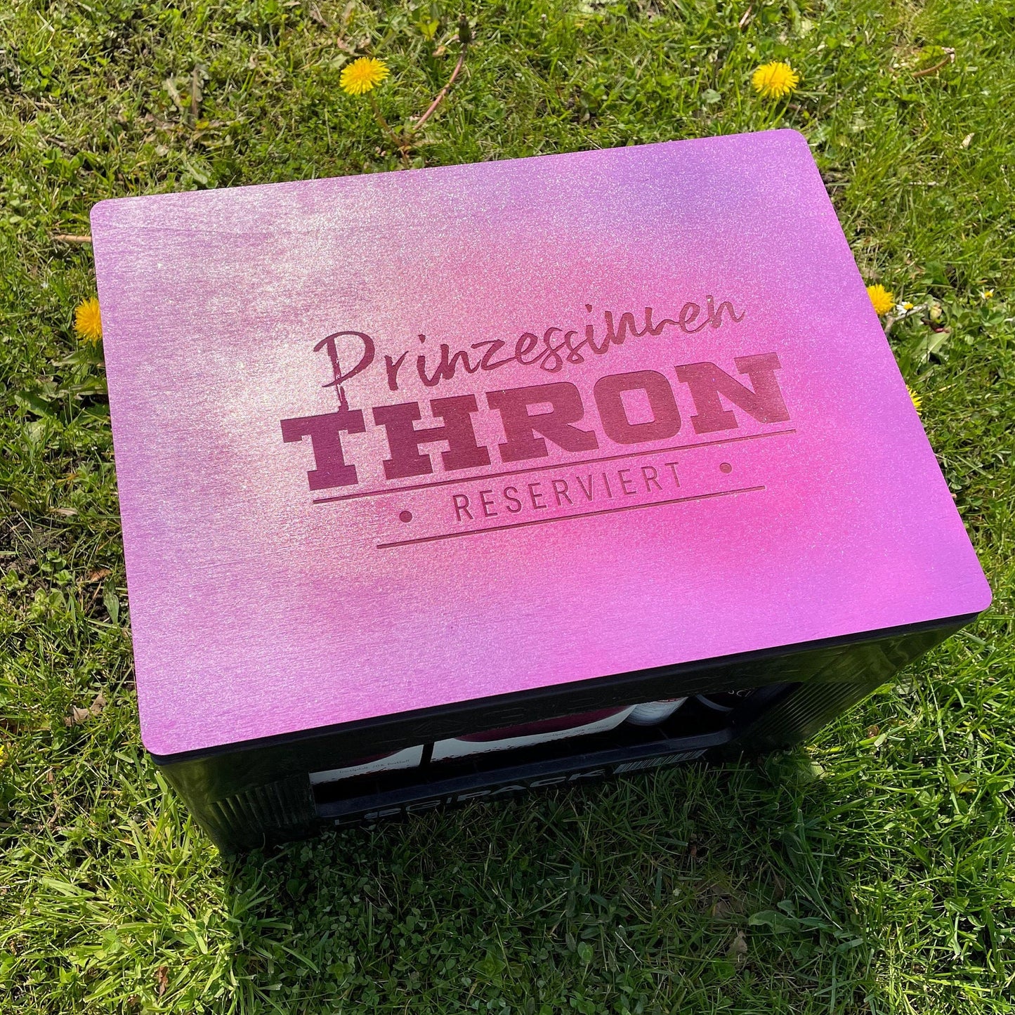Bierkastensitz, Thron aus Holz, personalisiert, Geschenk für Frauen, Mobile Bierbank, Bierkistensitz, Sitzauflage für Bierkiste