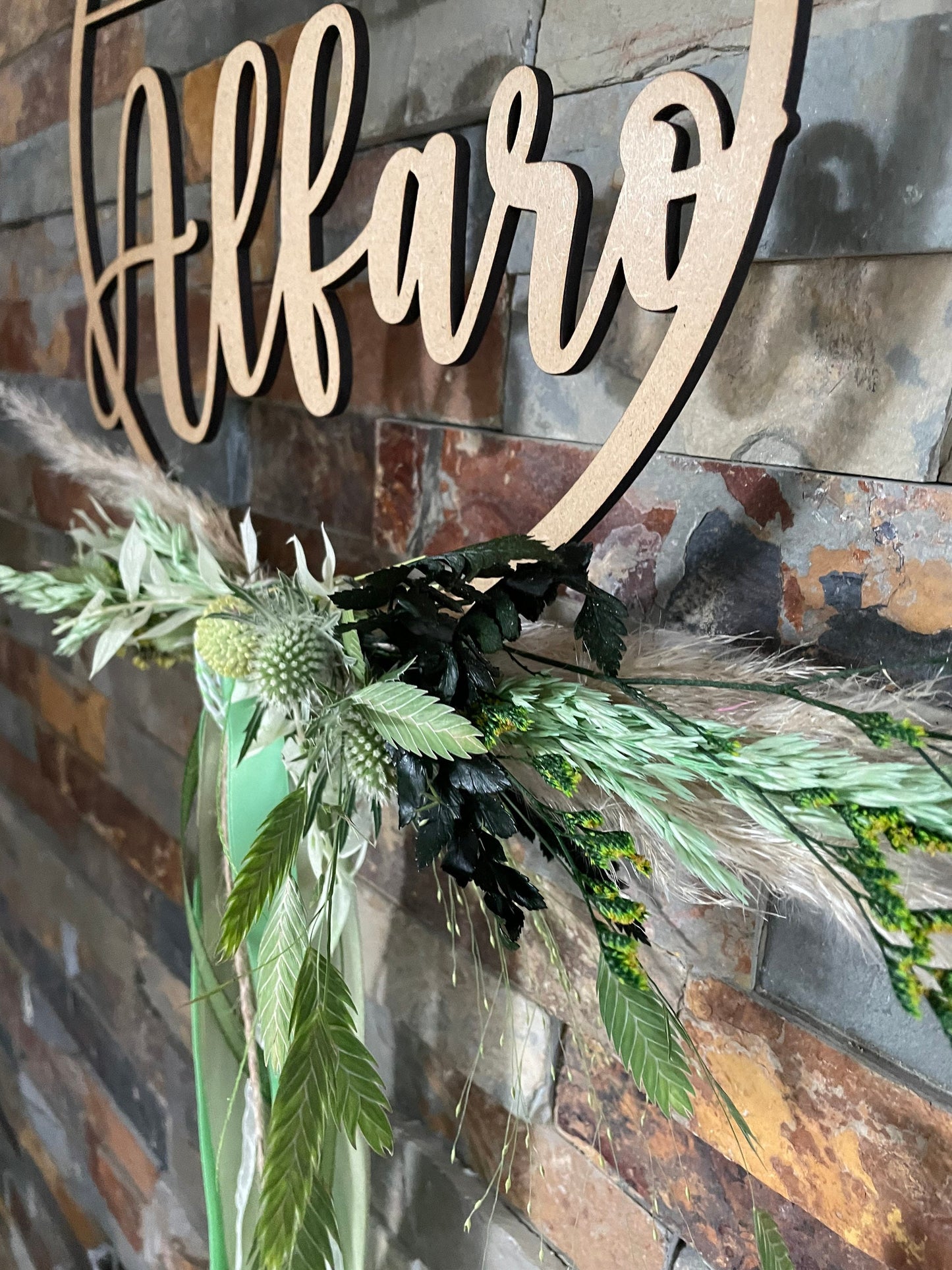 Türkranz, Fensterkranz, Familienschild, Türschild, Holzschild rund, personalisiert mit Trockenblumen dekoriert, Frühling