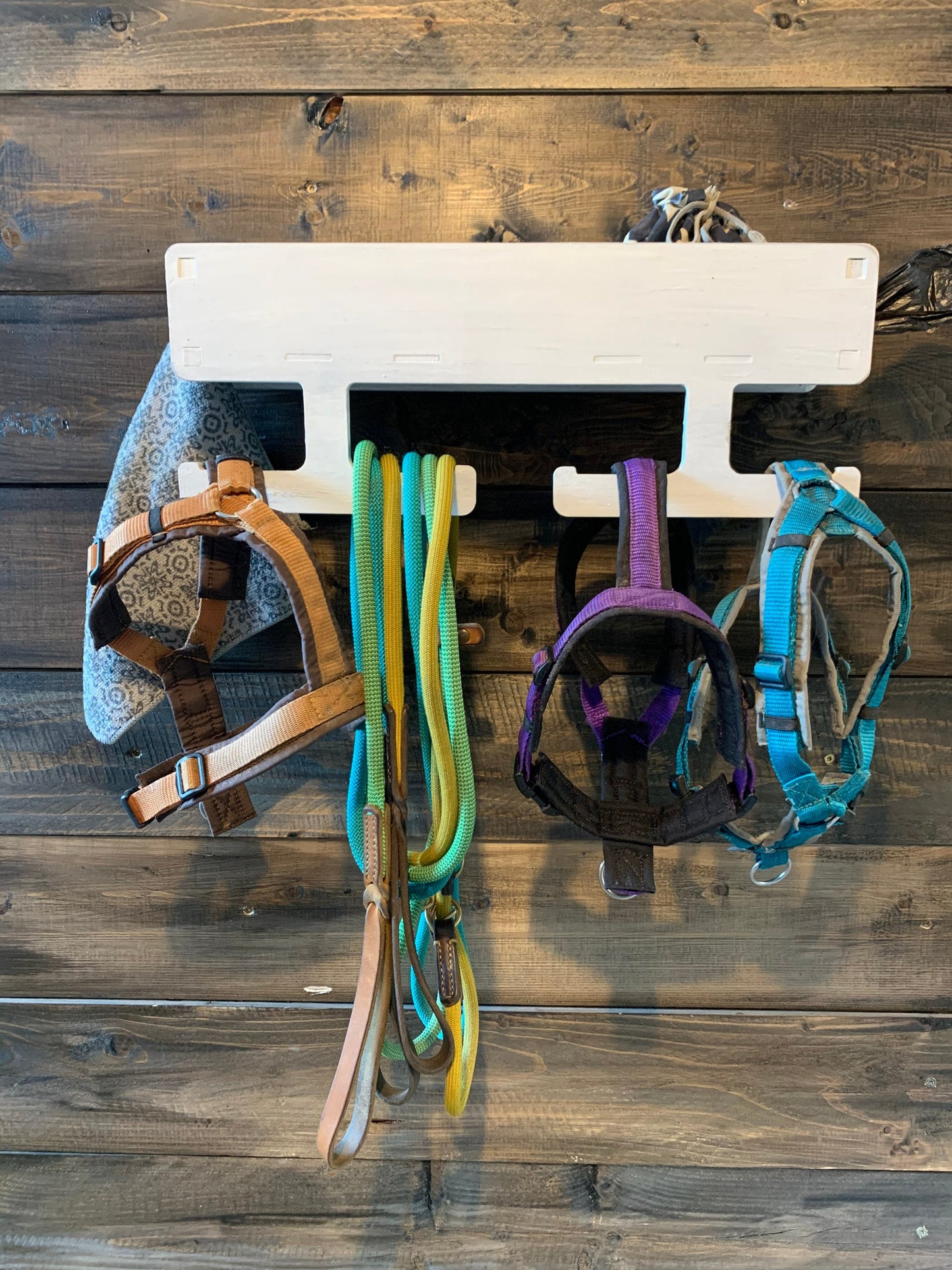 Leinenplatz, Hundegarderobe personalisiert, Leinengarderobe, Leinenparkplatz, Leinenhalter