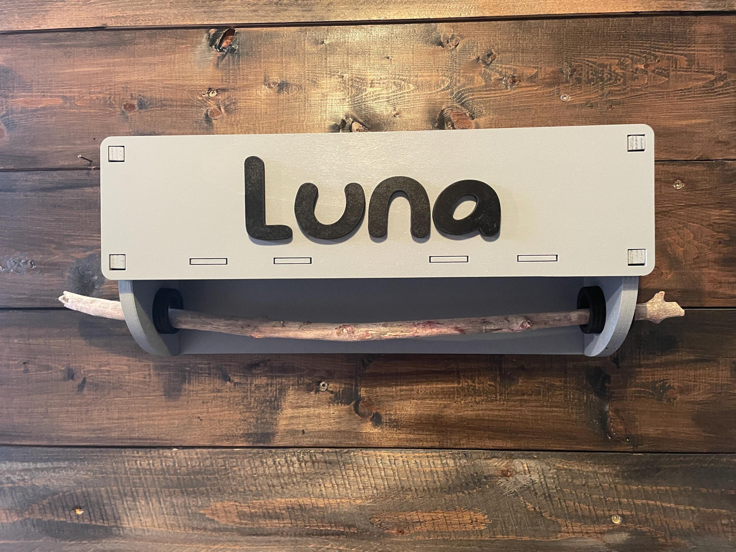 Hundegarderobe mit Treibholzstock, Leinenplatz, personalisiert, Leinengarderobe, Leinenparkplatz, Leinenhalter, Hundeleine, Leine aufhängen