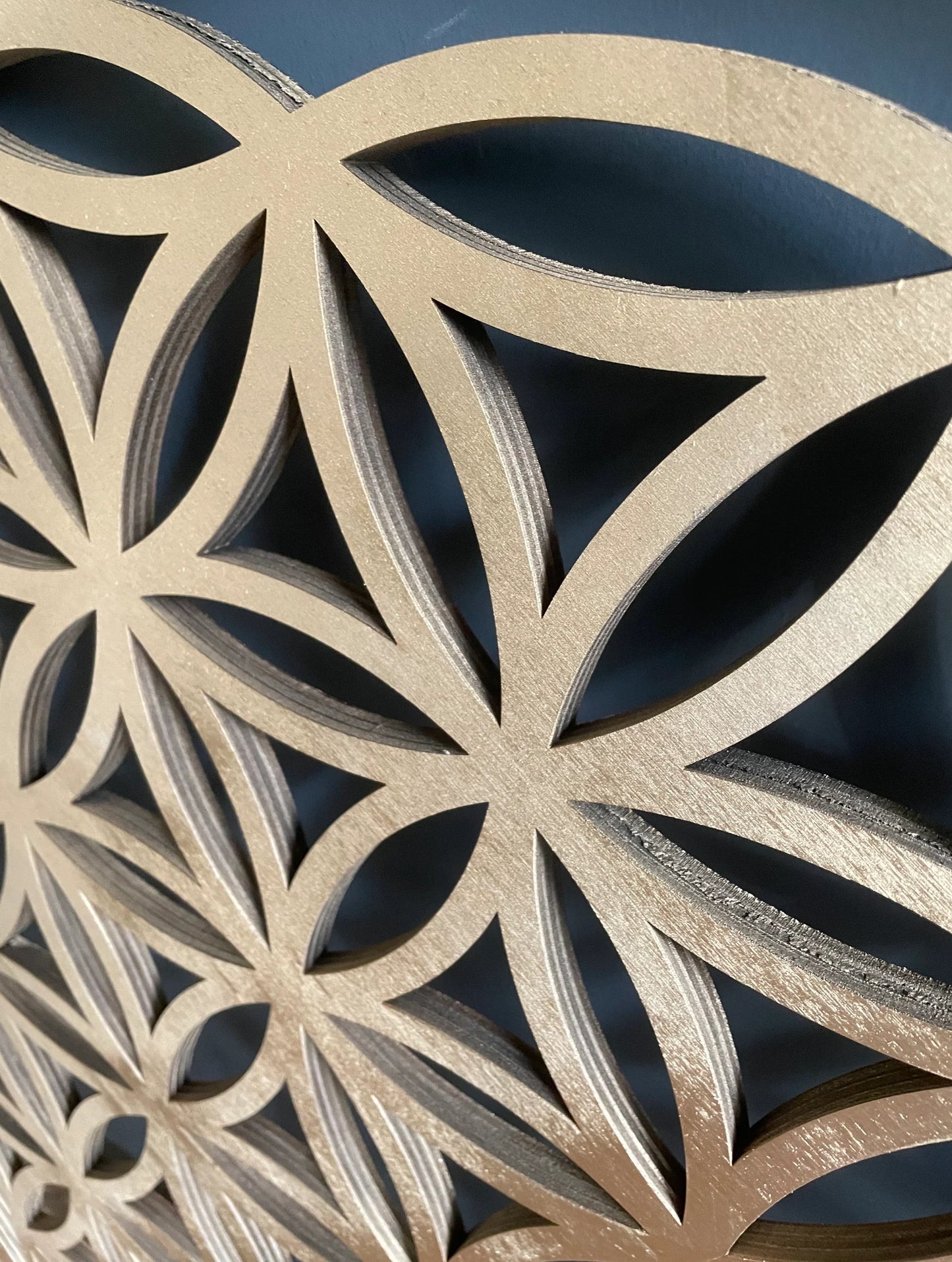 Blume des Lebens Holzdekoration Symbol aus Holz Spirituelle Wandkunst für Yoga Meditation & Wohnzimmer Naturholz Deko mit Heiliger Geometrie