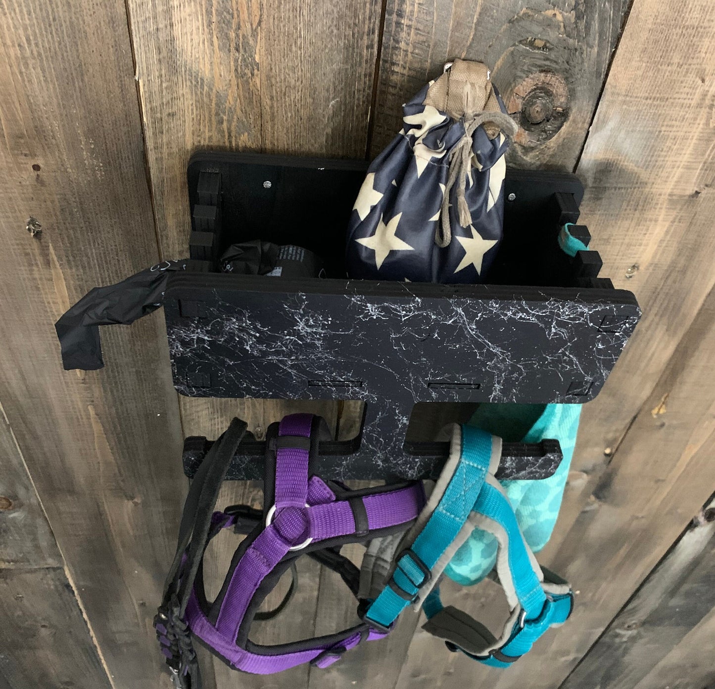 Hundegarderobe personalisiert, Leinenplatz, Leinengarderobe, Leinenparkplatz, Leinenhalter, Hundeleine, Leine aufhängen