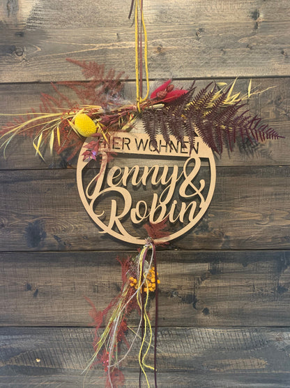 Türkranz, Fensterkranz, Familienschild, Türschild, Holzschild rund, personalisiert mit Trockenblumen dekoriert, Frühling