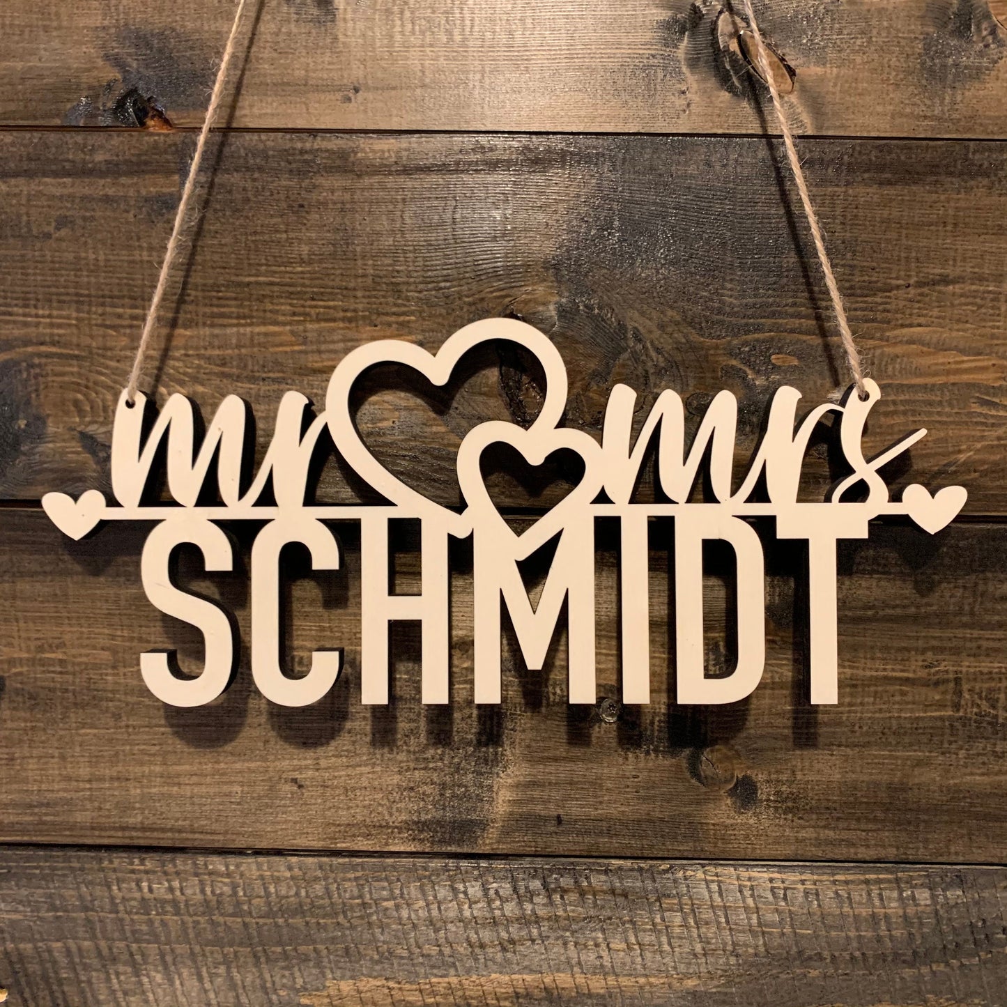 Türschild Familie | Mr & Mrs Familie | Familienschild | Familienname | Holzschild | personalisiert | Romantisches Motiv mit Herzen | 3D