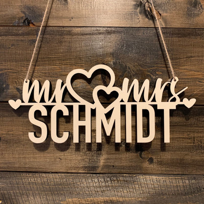 Türschild Familie | Mr & Mrs Familie | Familienschild | Familienname | Holzschild | personalisiert | Romantisches Motiv mit Herzen | 3D