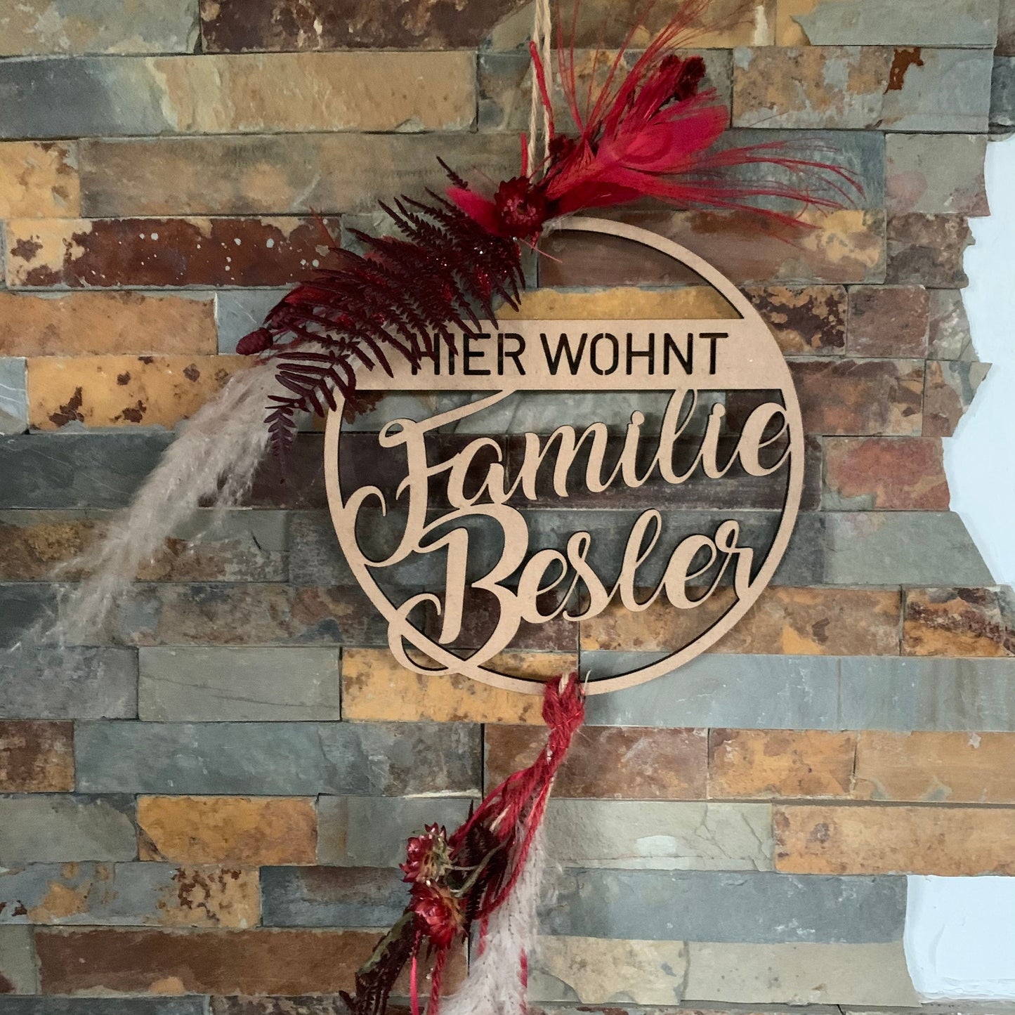 Türkranz, Fensterkranz, Familienschild, Türschild, Holzschild rund, personalisiert mit Trockenblumen dekoriert, Frühling