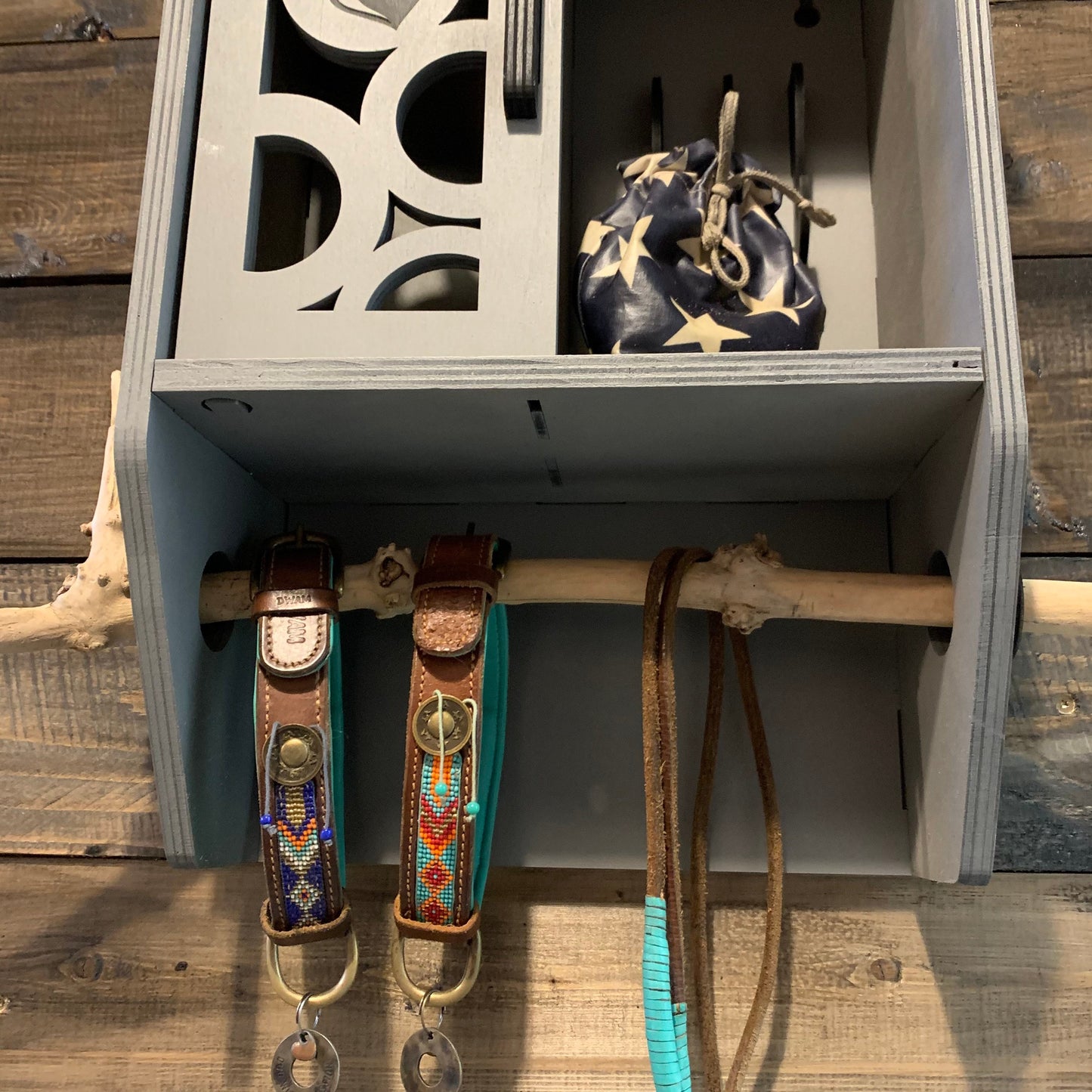 Hundegarderobe, Leinenplatz, personalisiert, Leinengarderobe, Leinenparkplatz, Leinenhalter, Hundeleine, Vintage Optik, Treibholz