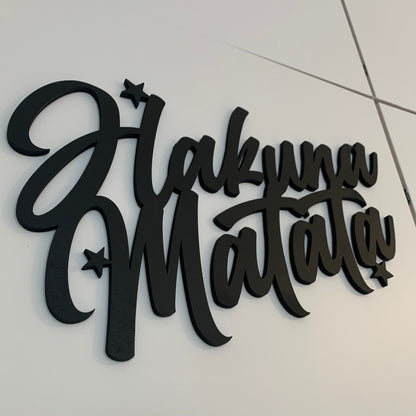 Hakuna Matata Schriftzug mit Hibiskusblüte aus Holz | 3D Schriftzug | Wanddeko | Wandkunst | Wandschild | 3D Wandtattoo