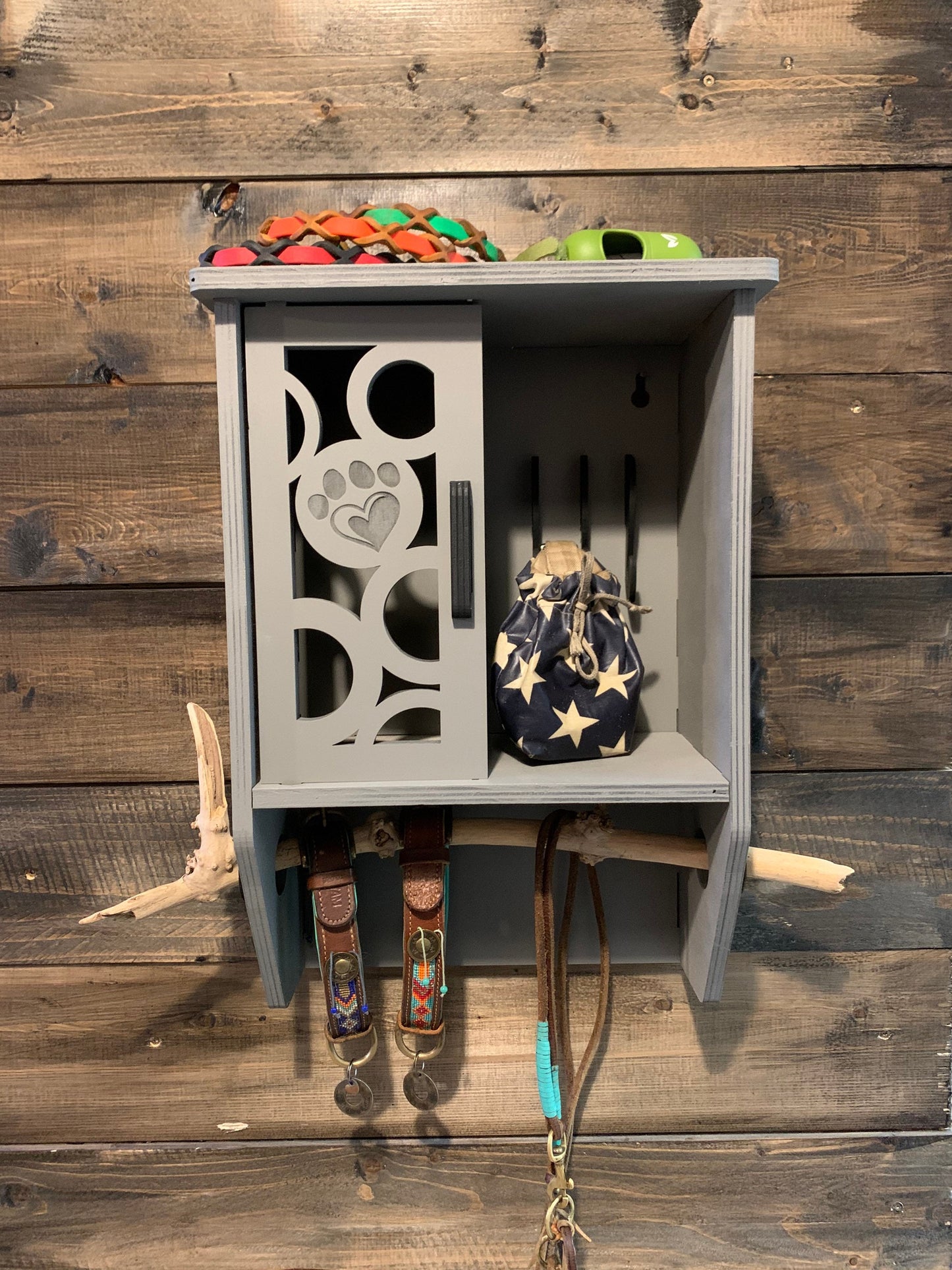 Hundegarderobe, Leinenplatz, personalisiert, Leinengarderobe, Leinenparkplatz, Leinenhalter, Hundeleine, Vintage Optik, Treibholz