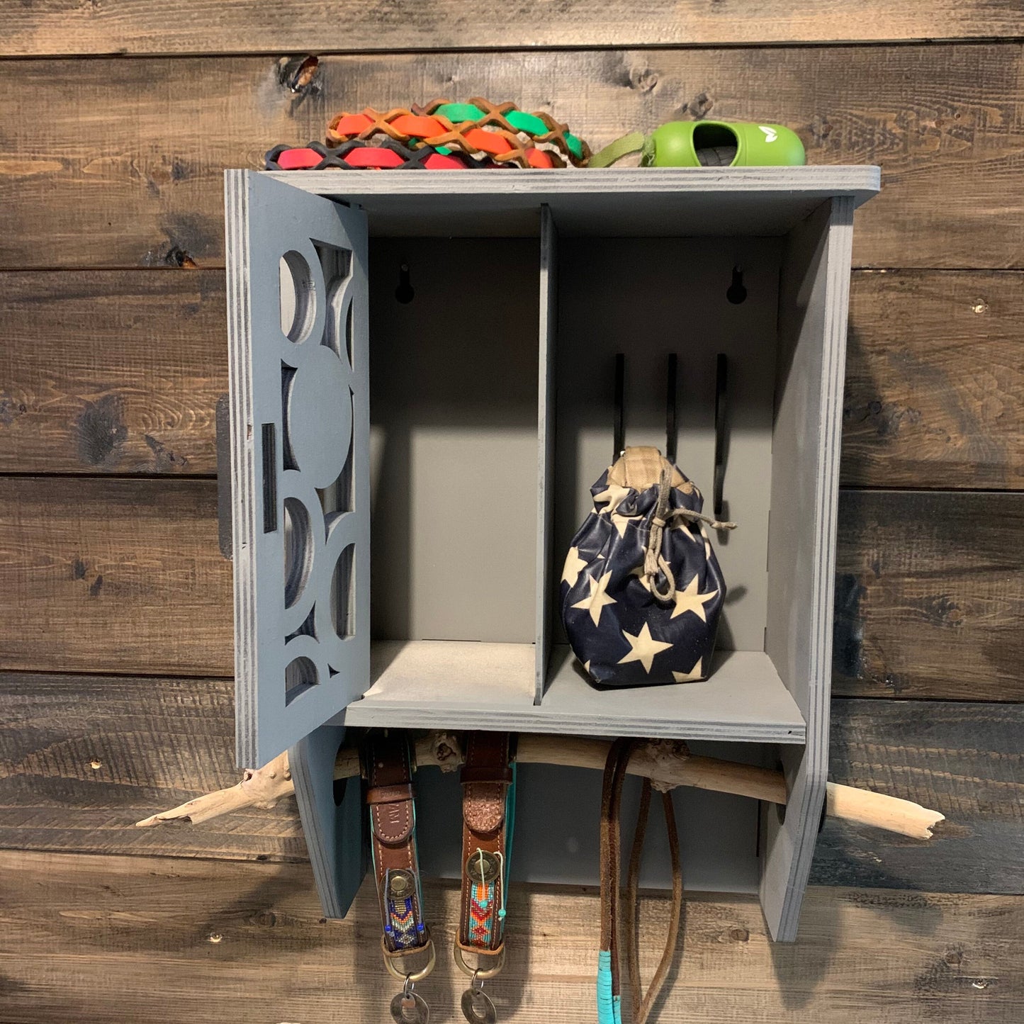 Hundegarderobe, Leinenplatz, personalisiert, Leinengarderobe, Leinenparkplatz, Leinenhalter, Hundeleine, Vintage Optik, Treibholz