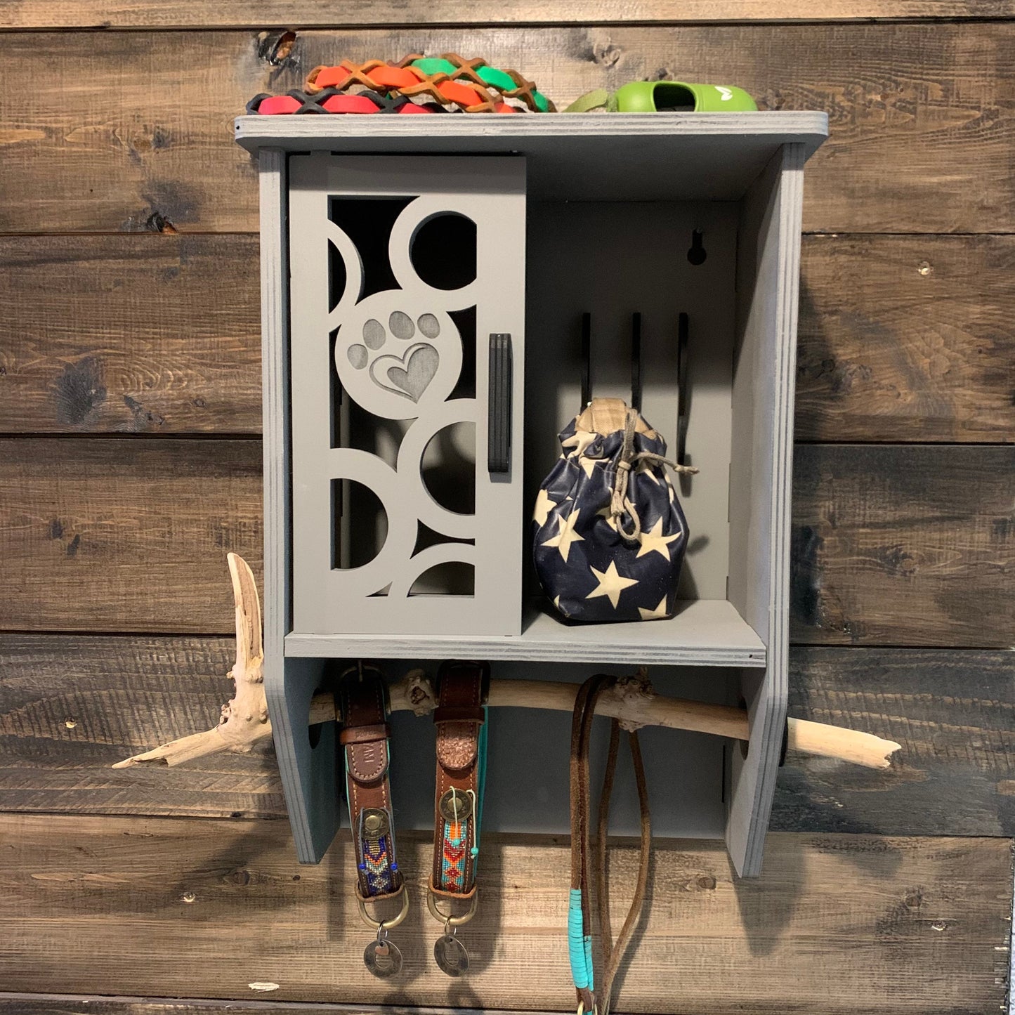 Hundegarderobe, Leinenplatz, personalisiert, Leinengarderobe, Leinenparkplatz, Leinenhalter, Hundeleine, Vintage Optik, Treibholz