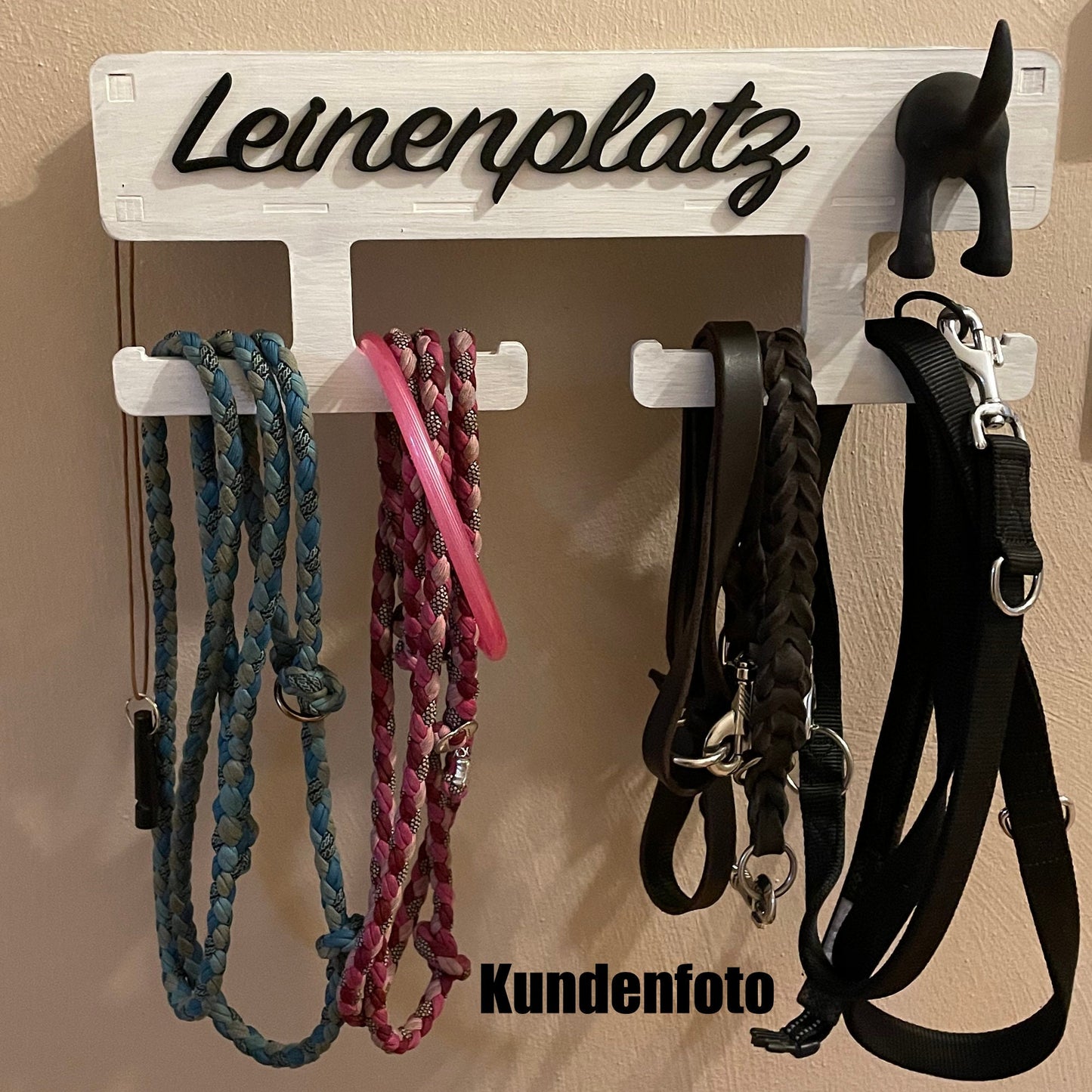 Leinenplatz mit Hundepopo, Hundegarderobe personalisiert, Leinengarderobe, Leinenparkplatz, Leinenhalter, Hundeleine, Leine aufhängen