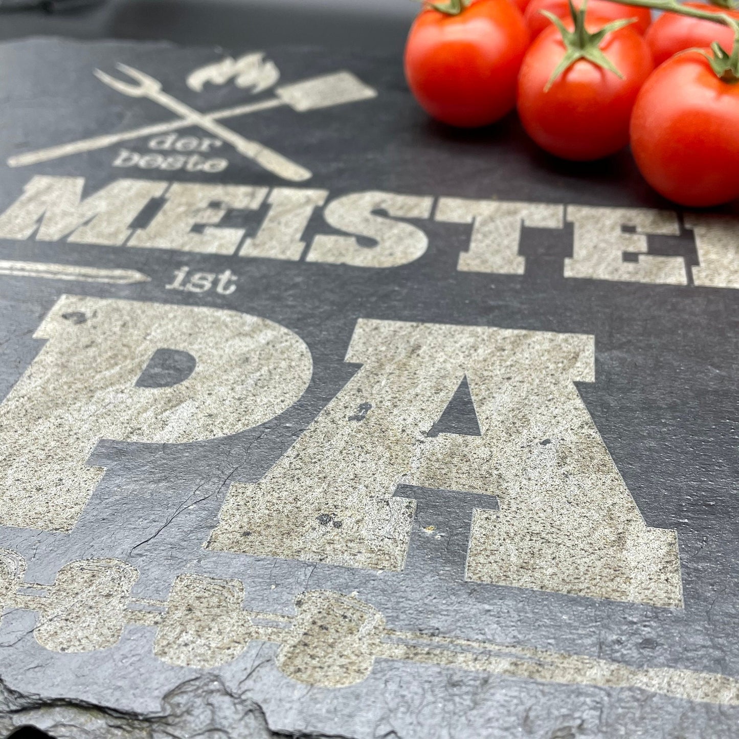 Grillmeister Papa, personalisierbar, Servierplatte, Grillen, Schiefertafel, Naturschieferplatte, gravierte Schiefertafel