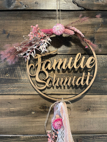 Türkranz, Fensterkranz, Familienschild, Türschild, Holzschild rund, personalisiert mit Trockenblumen dekoriert, Frühling