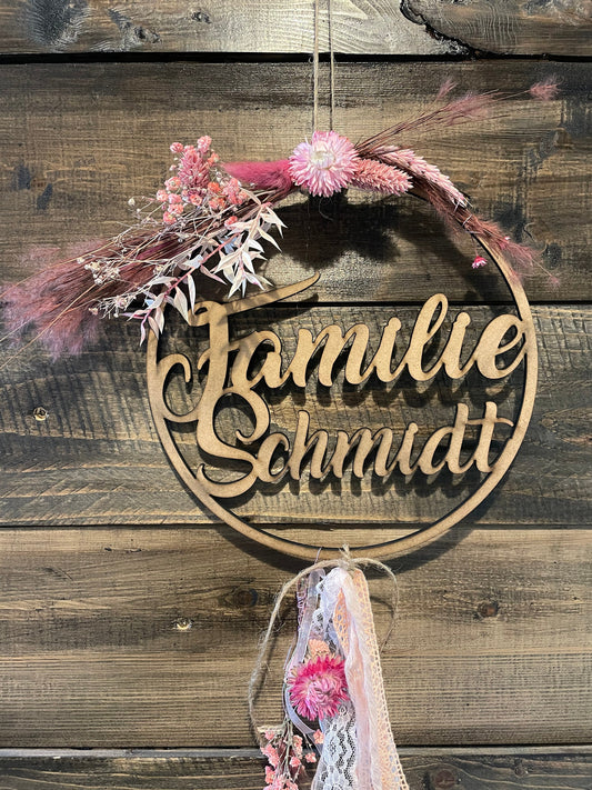Türkranz, Fensterkranz, Familienschild, Türschild, Holzschild rund, personalisiert mit Trockenblumen dekoriert, Frühling