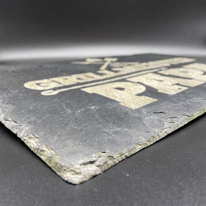 Grillmeister Papa, personalisierbar, Servierplatte, Grillen, Schiefertafel, Naturschieferplatte, gravierte Schiefertafel