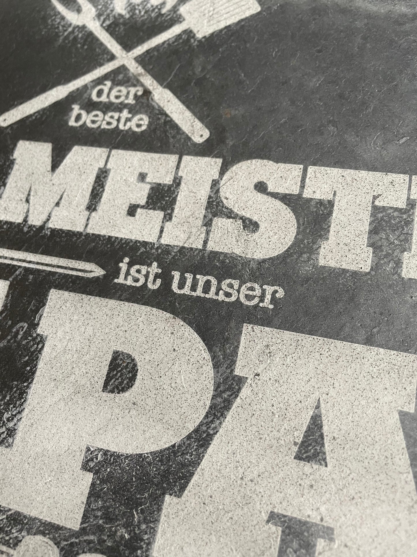 Grillmeister Papa, personalisierbar, Servierplatte, Grillen, Schiefertafel, Naturschieferplatte, gravierte Schiefertafel