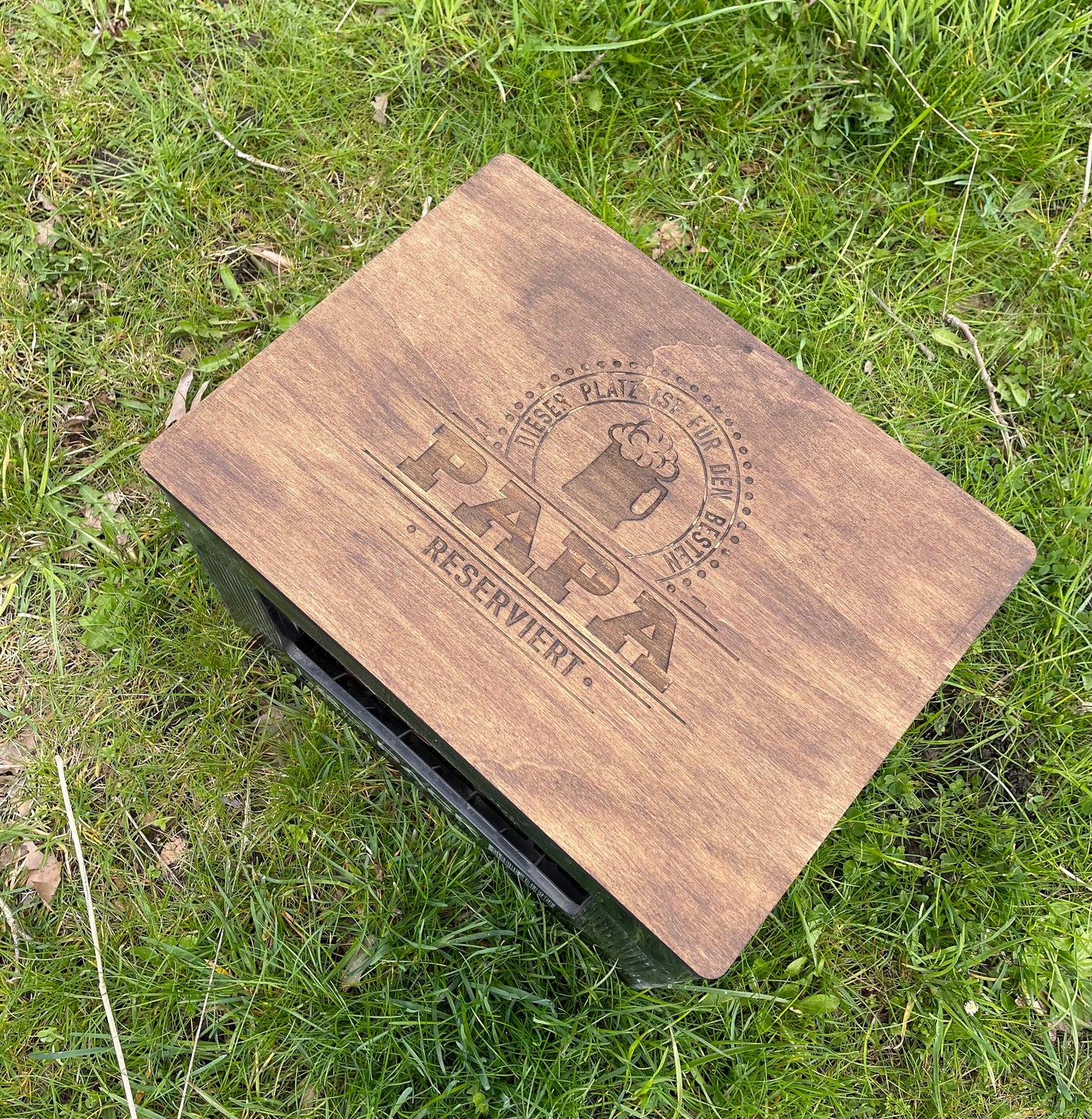 Bierkastensitz, Holz, personalisiert, Geschenk für Männer, Mobile Bierbank, Vatertag, Bierkistensitz, Sitzauflage für Bierkiste