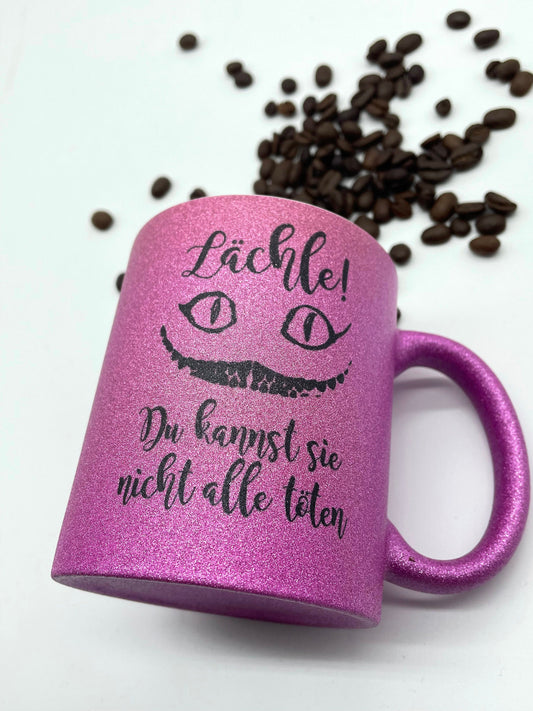 Lächle! Du kannst sie nicht alle töten! Glitzer Tasse in pink | Kaffeebecher | Kaffeetasse