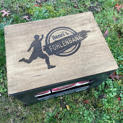 Fußball Bierkastensitz, Fussballfan, Holz, personalisiert, Geschenk Männer, Mobile Bierbank, Vatertag, Sitzauflage Bierkiste