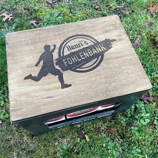 Fußball Bierkastensitz, Fussballfan, Holz, personalisiert, Geschenk Männer, Mobile Bierbank, Vatertag, Sitzauflage Bierkiste