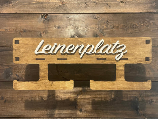 Leinenplatz in Holzoptik, Hundegarderobe personalisiert, Leinengarderobe, Leinenparkplatz, Leinenhalter, Hundeleine, Dogstation