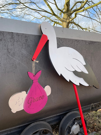 Personaliserter Klapperstorch aus Holz Baby-Ankündigung mit Gravur Geburtsgeschenk  Deko für Garten, Geburt Baby