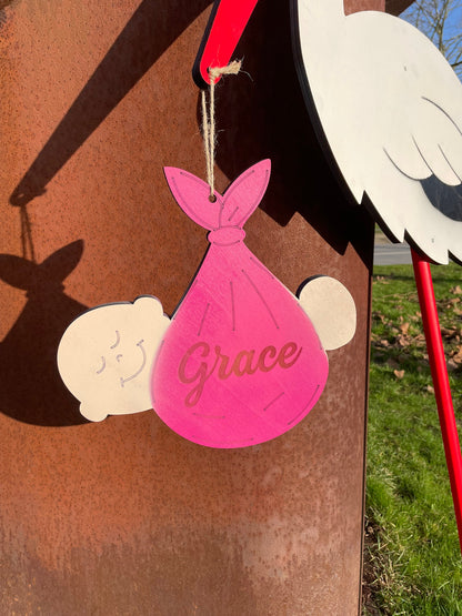 Klapperstorch mit Babys für Zwillinge aus Holz personalisiert zum Stecken für Innen und Außen Geschenk Geburt