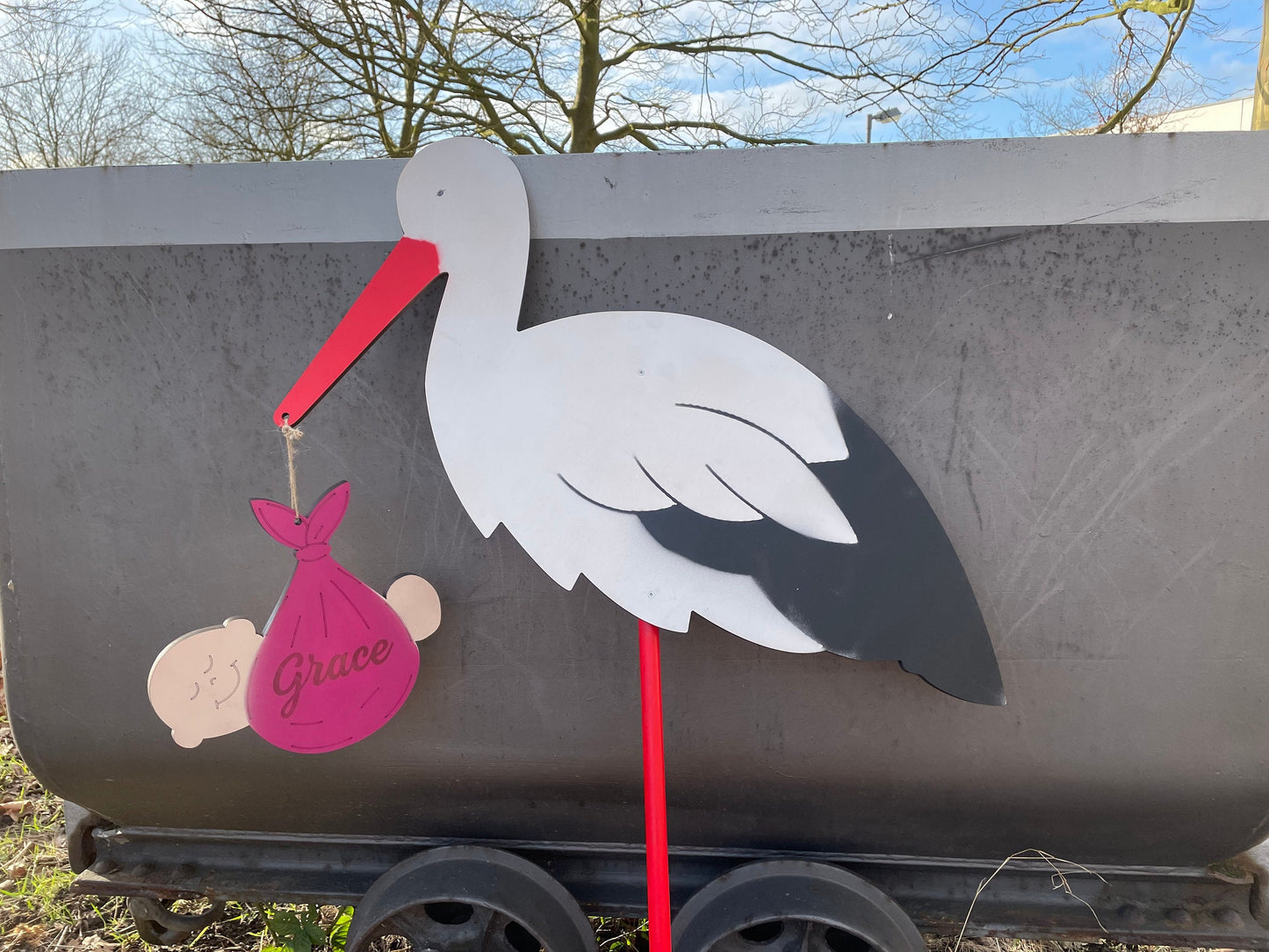 Klapperstorch mit Babys für Zwillinge aus Holz personalisiert zum Stecken für Innen und Außen Geschenk Geburt