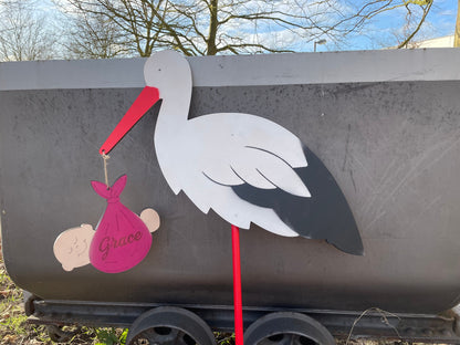 Personaliserter Klapperstorch aus Holz Baby-Ankündigung mit Gravur Geburtsgeschenk  Deko für Garten, Geburt Baby
