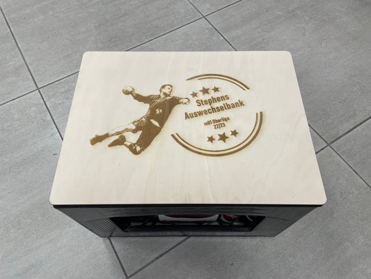 Bierkastensitz Handball, Holz, personalisiert, Geschenk für Männer, Mobile Bierbank, Vatertag, Bierkistensitz, Sitzauflage für Bierkiste