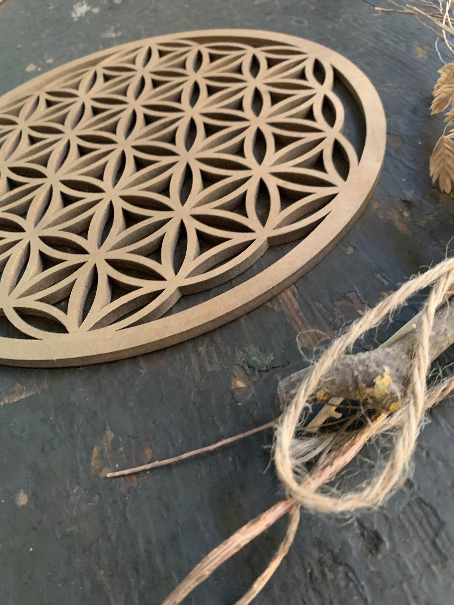 Blume des Lebens, 6mm, Wanddeko Wandkunst aus Holz Heilige Geometrie Holzblume Lithotherapie Nachladen - Ruhige Steine